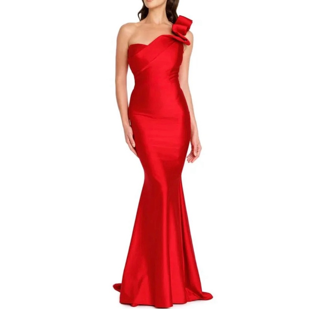 Never worn- Woman’s one shoulder gown - Picture 4 of 5